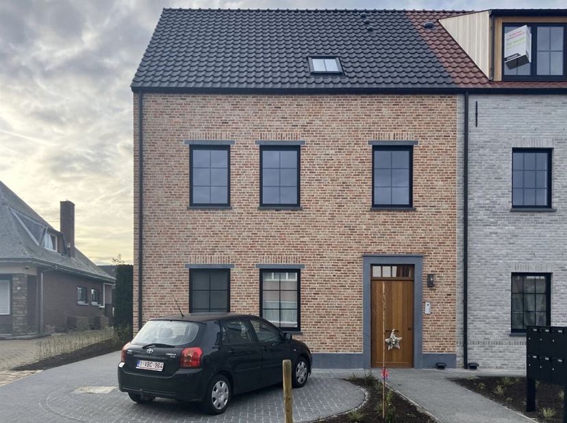 Appartement neuf de 2 chambres à coucher à haute efficacité énergétique avec terrasse spacieuse<br />
Situation : Quartier très calme, mais il y a de