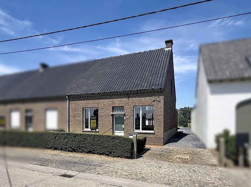 LOT 1: MAISON SEMI-OUVERTE AVEC JARDIN -<br />
Une maison semi-ouverte avec jardin, située à 9921 Lievegem (Vinderhoute), Molenslag 26, se trouve dans