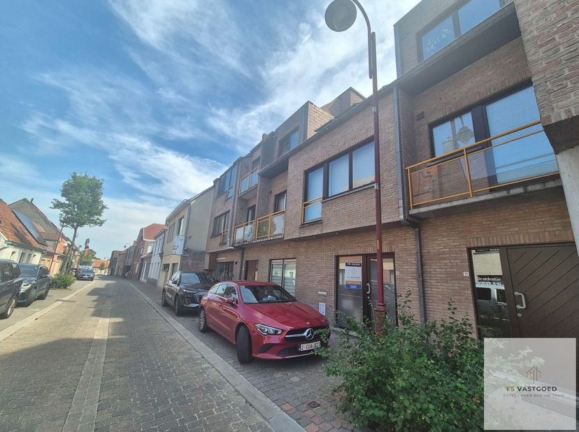 Instapklaar gelijkvloers appartement met 2 slaapkamers, bureauruimte en warmtepomp<br />
<br />
Bent u op zoek naar een comfortabel en instapklaar app