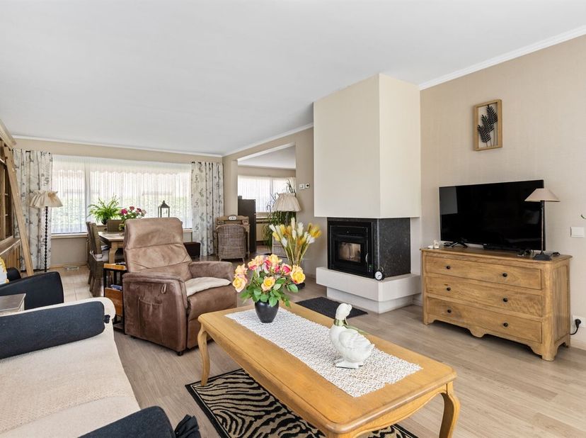 Locatie:<br />
Deze laagbouwwoning is gelegen aan de Turfweg 1 in Rijkevorsel. Het is een doodlopende staat met weinig verkeer dus zeer rustig en kind