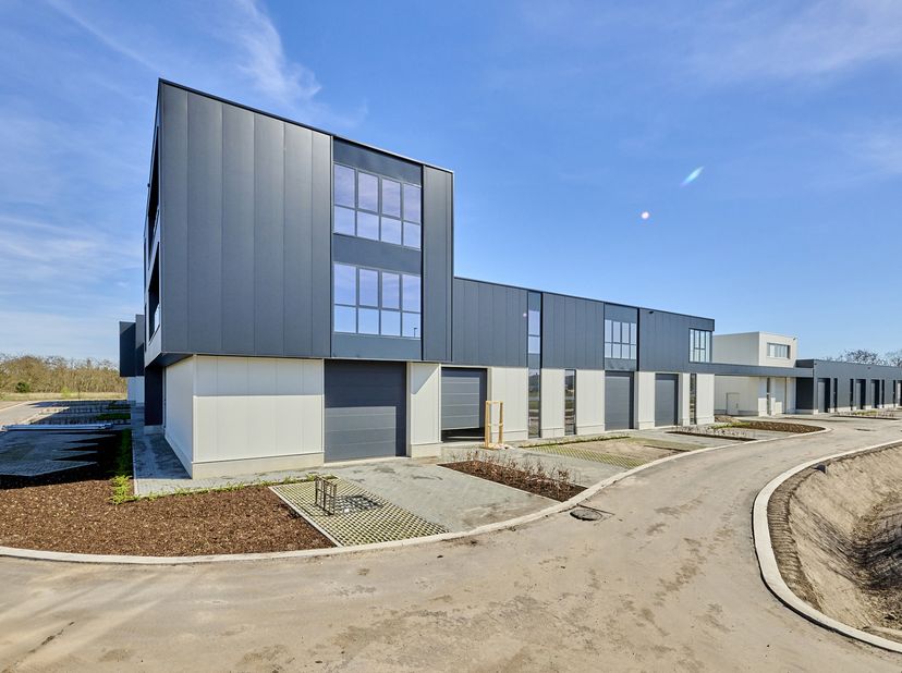 Bien professionnel à vendre
                    à 3600 Genk