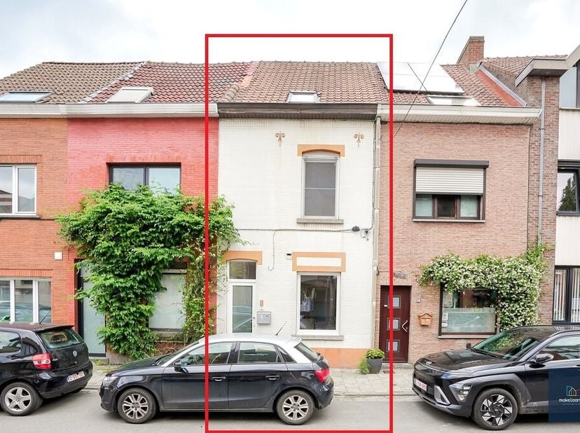 Ga naar www.makelaarshuys.be, klik op het pand en schrijf u in voor de bezoekdag  za 20/6 en ma 22/06 .<br />
De woning is gelegen op een uitstekende