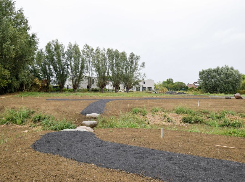BOUWGROND TE KOOP IN KRUIBEKE<br />
Op zoek naar een bouwgrond voor de realisatie van jouw toekomstige woning? Dit perceel maakt deel uit van een kwal