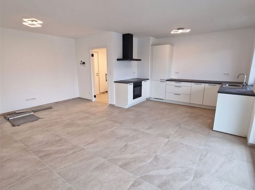 REF 7713  Rue Émile Windal 20 , Brugelette<br />
Venez découvrir ce splendide appartement de 75 m² situé au rez-de-chaussée dune nouvelle construction
