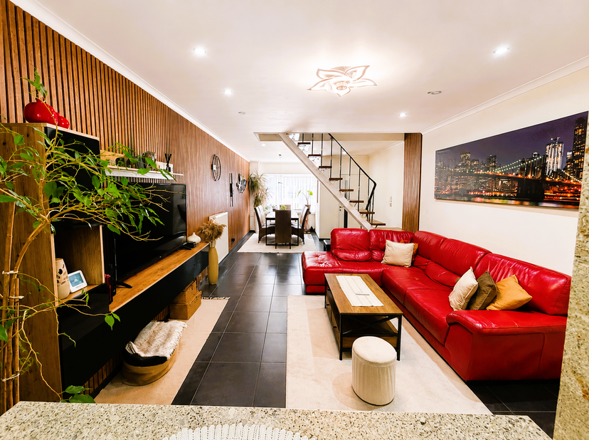 Comfortabel instapklaar gezinshuis, 3 slpks,<br />
<br />
Na 18 jaar met veel plezier in deze woning te hebben gewoond, verhuizen we naar een grotere