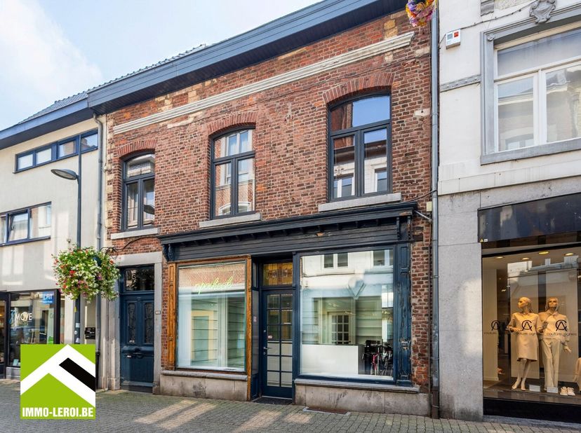 Bekijk dit pand rechtstreeks op de site van Immo Leroi: https://www.immo-leroi.be/pand/kopen-stadswoning-woning-tongeren-borgloon/7559616.<br />
Een z