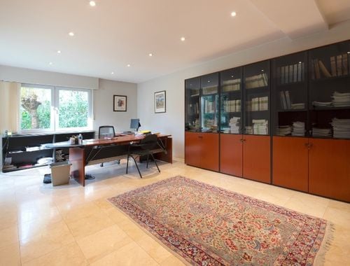                                         Espace de bureaux à vendre à Sint-Denijs-Westrem, € 385.000
