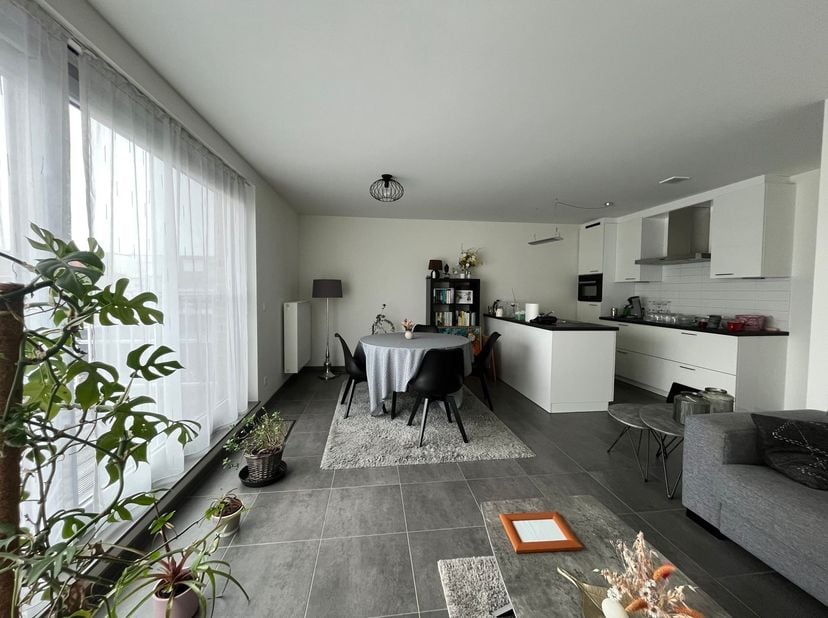 Appartement confortable et prêt à l'emploi avec deux chambres à coucher, garage et terrasse spacieuse dans le centre de Geel<br />
<br />
Situation
