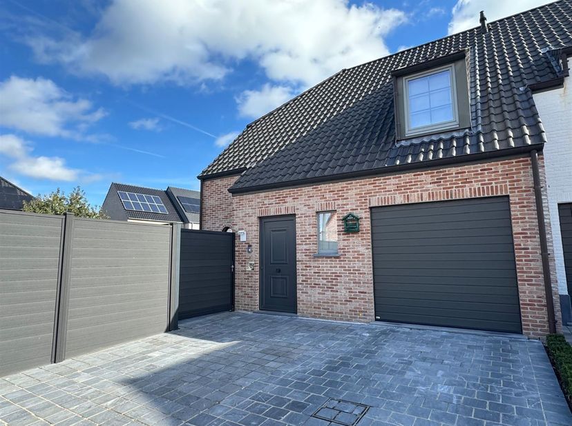 Huis te koop in Priester Daensstraat 7,
                    8570 Vichte