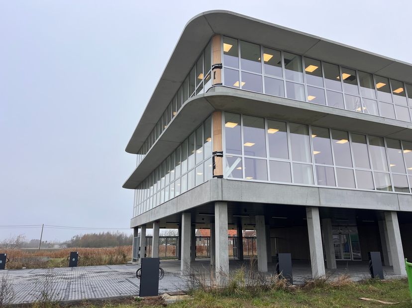 Bien professionnel à louer
                    à 9800 Deinze