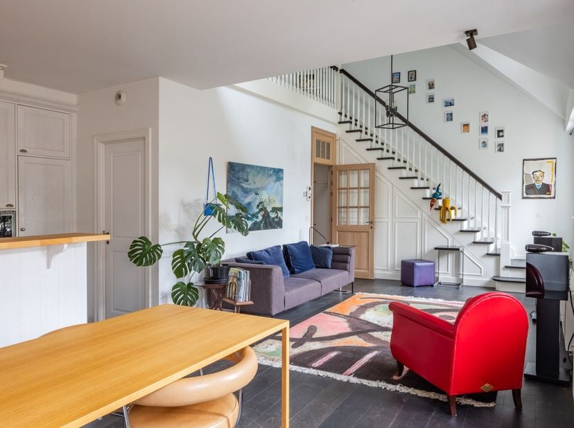 In het mooie Groot Park in Lovenjoel, op een rustige en groene locatie vlak bij Leuven, bevindt zich dit prachtige duplex appartement met 2 slaapkamer