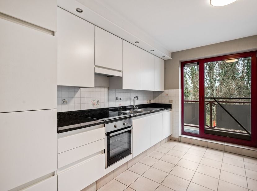 Instapklaar appartement met zuidgericht terras<br />
<br />
Op het eerste verdiep van een rustig gelegen kleine residentie bevindt zich dit instapklar