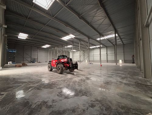                                         Entrepôt à louer à Harelbeke, € 43.510
