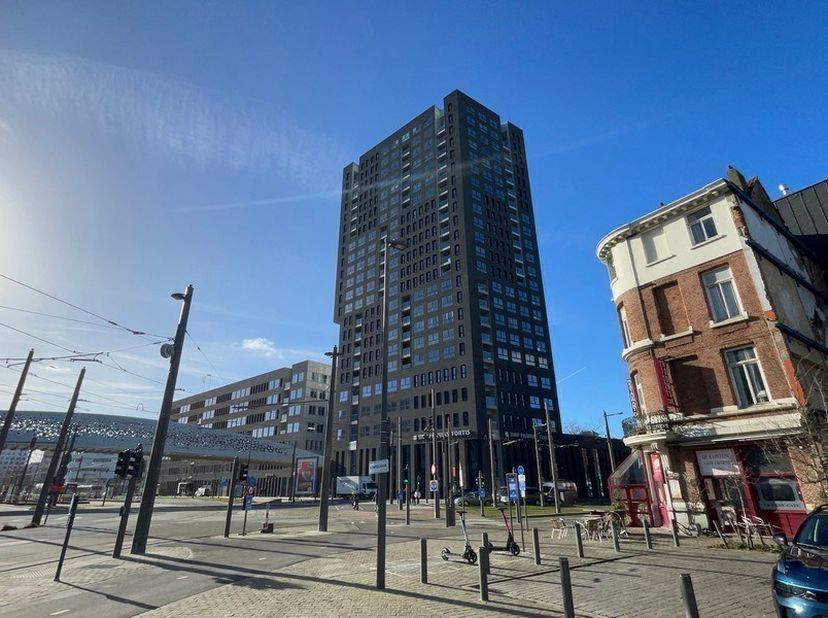 127m² de bureaux rénovés au 5ème étage dans les bureaux d'Antwerp North<br />
Emplacement : dans le quartier animé de la ville, l'Eilandje, à proximit