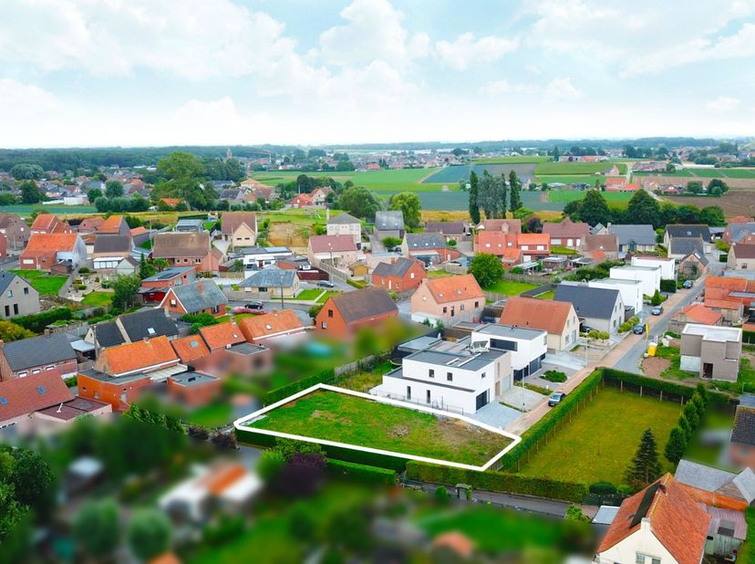 Nabij het centrum van Houthulst,&amp;nbsp;gelegen&amp;nbsp;in een rustige verkaveling, bieden we u dit waardevolle perceel bouwgrond&amp;nbsp;aan. Dit lot bouwgro