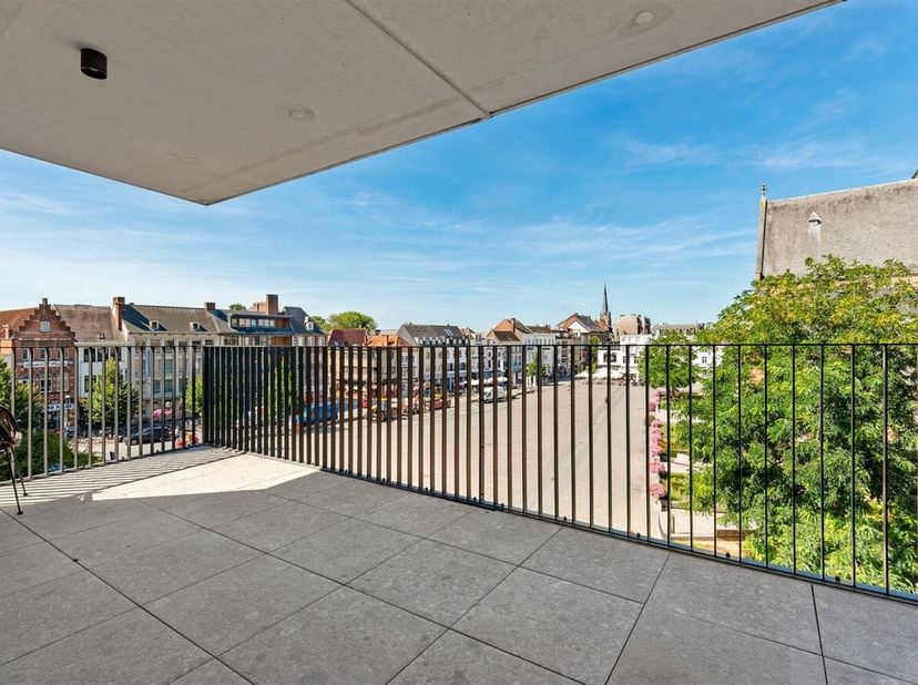 Luxueus en ruim appartement (126 m²) met overdekt terras van 15 m² met knap zicht over de Grote Markt<br />
Gelegen in de bruisende stadsomgeving Turn