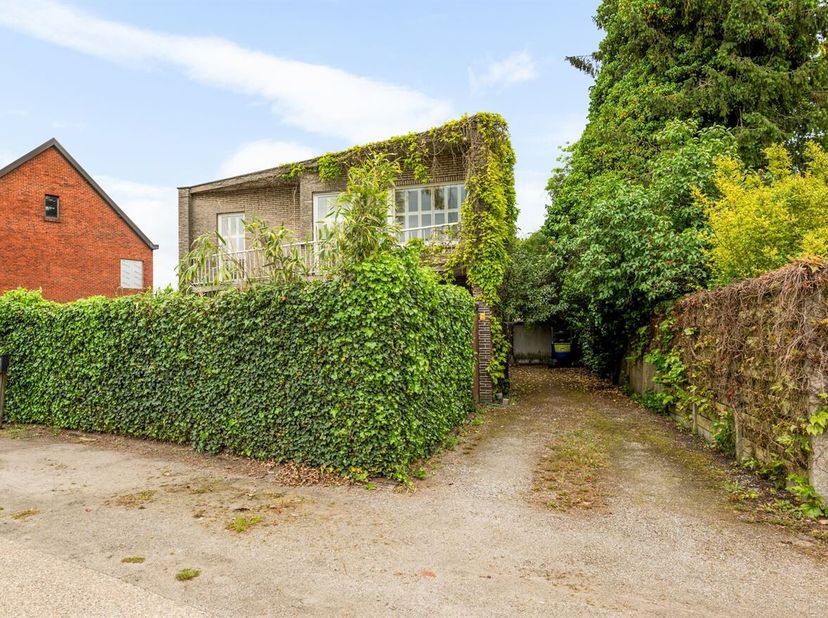 Ruim appartement met 2 slpks, bureau en terras in Mol<br />
Locatie: Rustig gelegen in Mol met een vlotte verbinding naar het centrum, winkels, schole