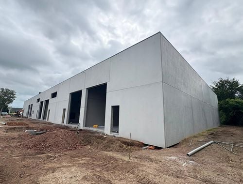                                         Bedrijfsgebouw te huur in Wingene, € 1.295
