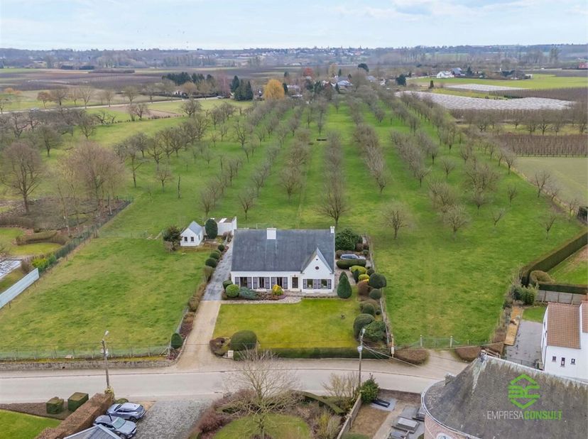 + Als u op onze eigen website (www.empresaconsult.be) naar deze woning doorklikt, vindt u alle info en een volledige 360° impressie! +<br />
Deze stat