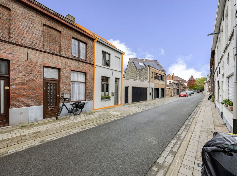 Huis te koop in Kleine Kerkhofstraat 12,
                    8310 Assebroek