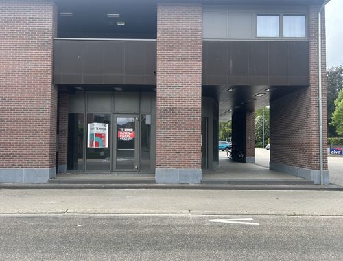                                         Petit magasin à louer à Peer, € 2.333
