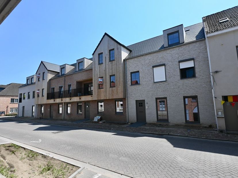 Ruim&amp;nbsp; Dakappartement met&amp;nbsp; 2 slaapkamers !&amp;nbsp;<br />
<br />
<br />
Indeling : Woonkamer met open keuken , nachthal , apart toilet , 2 slaap