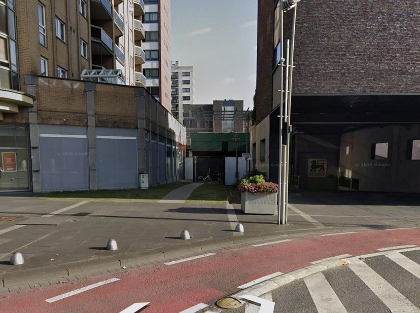 Ruime ondergrondse parkeerplaats te koop op toplocatie in centrum Genk (2 beschikbaar - naast elkaar)<br />
Bent u op zoek naar een vlot bereikbare en