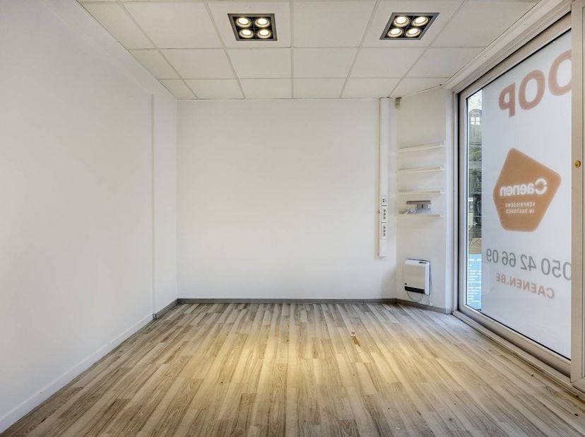 Bien professionnel à vendre à Manitobaplein 8,
                    8370 Blankenberge