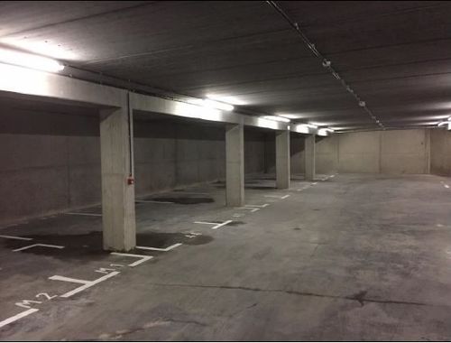                                         Place de stationnement à louer à Brugge, € 85

