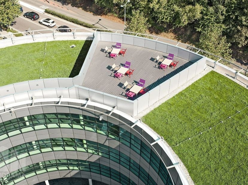 Ontdek hoogwaardige kantoorruimte&amp;nbsp;met een totale oppervlakte&amp;nbsp;van 811 m².&amp;nbsp;Het gebouw geniet van een uitstekende bereikbaarheid, vlak bij