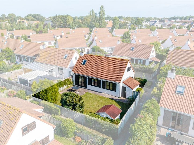 Vakantiewoning, Park Zeebos, Bredene<br />
Zonnige vakantiewoning met ruime tuin en parkeerplaats, rustig gelegen in het rustige en groene park Zeebos