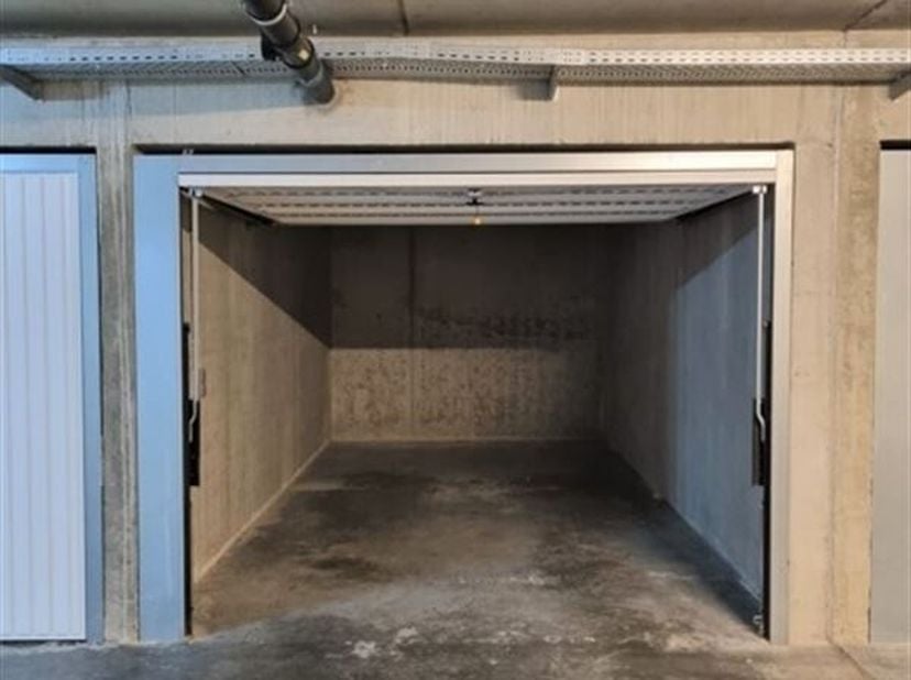Garage à vendre
                    à 8450 Bredene