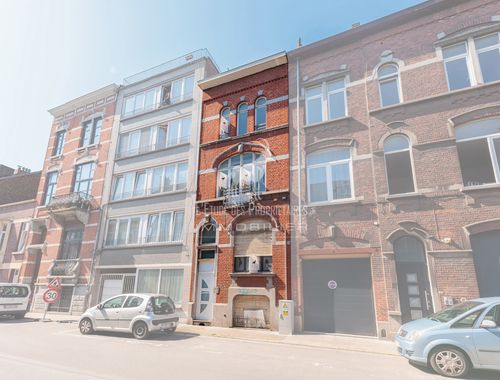                                         Immeuble d'appartements à vendre à Charleroi, € 179.999
