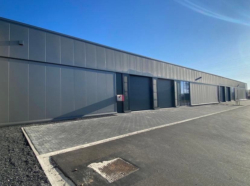 Bien professionnel à louer
                    à 3680 Maaseik