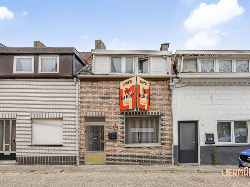 -- Bezoek enkel na afspraak -- Op een gunstige ligging, nabij het dorpscentrum van Denderleeuw, stellen wij u graag deze instapklare woning voor. Dank