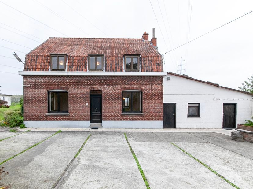 Huis te koop in Ouden Heirweg 9,
                    8570 Anzegem