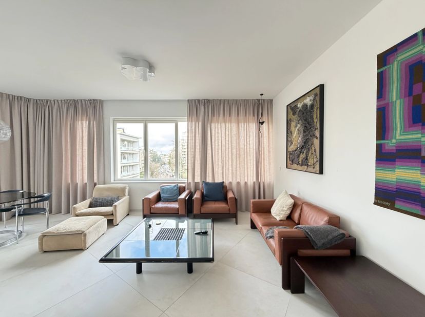 Gepresenteerd door Debora Peruch Tel : 0476/71.28.17 ou debora.peruch@victoire.be<br />
Victoire Junot stelt u graag dit elegante appartement met 2 sl