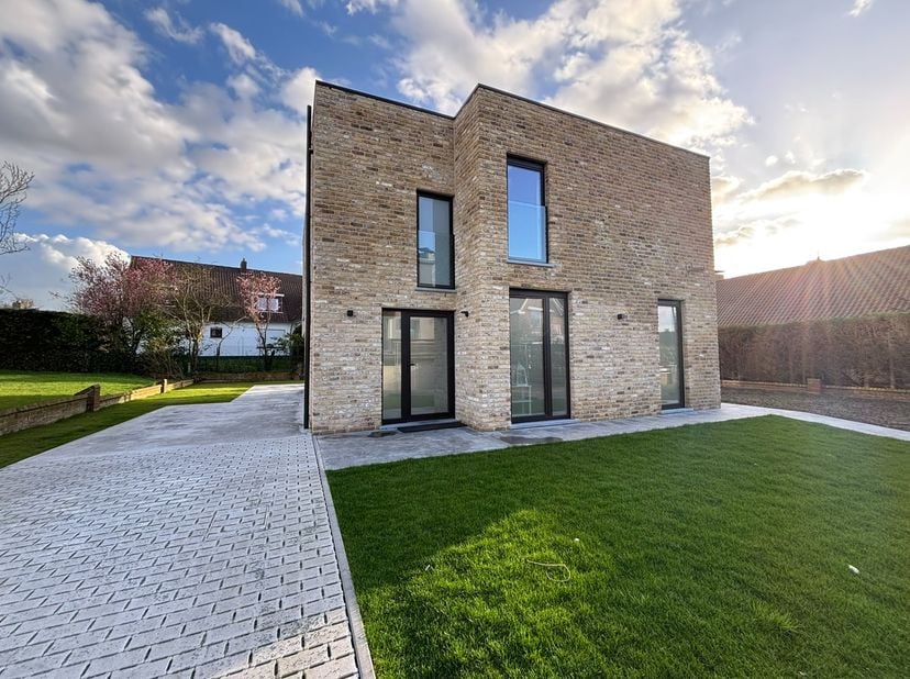 Huis te koop in Demyttenaerelaan 4,
                    8670 Sint-Idesbald