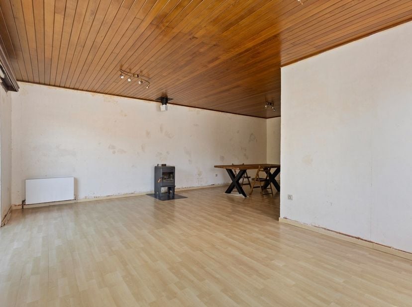 Op een uiterst rustige locatie te centrum Grobbendonk treffen we dit ruim duplex appartement met privatieve garage.<br />
<br />
Dit gezellig appartem
