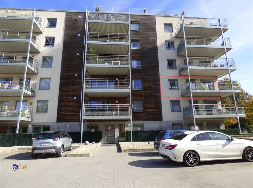 Mooi gemeubeld appartement met 2 slaapkamers en groot terras, gelegen nabij station en op wandelafstand van centrum.  De indeling van dit appartement