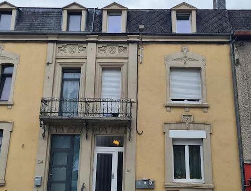                                         Appartement à louer à Athus, € 900
