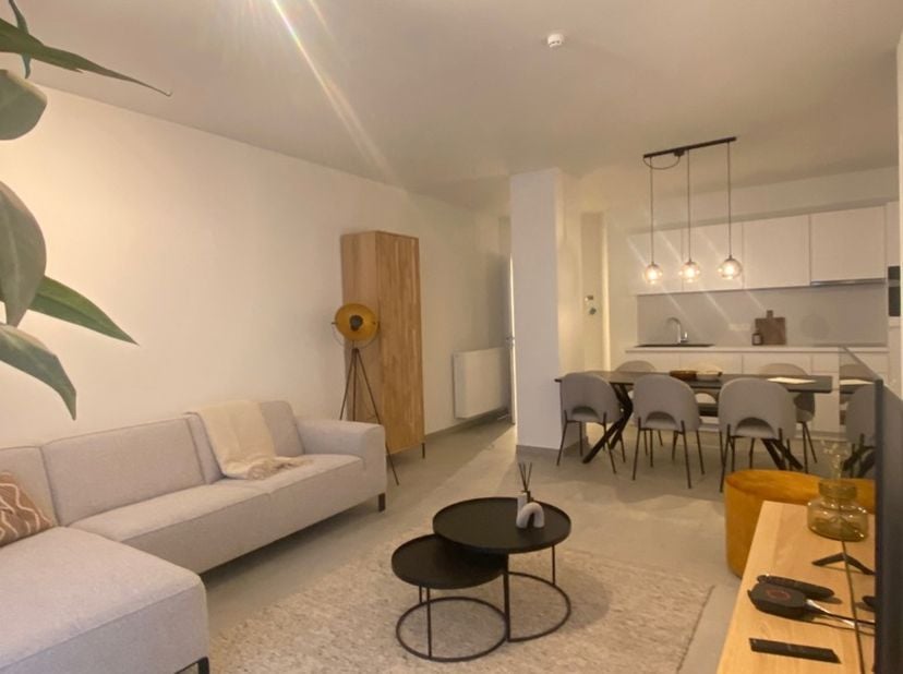 Dit modern en volledig gemeubeld 2-slaapkamerappartement is gelegen in het recente project Woluwe Valley in Sint-Lambrechts-Woluwe. Dit instapklare ap