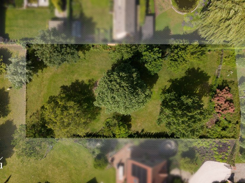 De omgeving<br />
Rustig gelegen in het groene Laarne bevindt zich deze prachtige bouwgrond van 1.365 m². Geniet van een idyllische omgeving met open