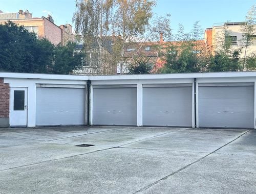                                         Staanplaats te huur in Elsene, € 175
