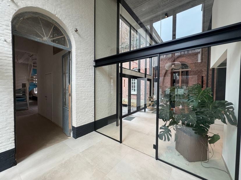 Karaktervolle commerciële ruimte of kantoor te huur in hartje Diest (pop-up mogelijk)<br />
<br />
Op een toplocatie in het centrum van Diest bevindt