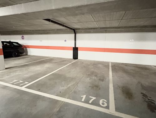                                         Kelder garage te huur in Elsene, € 125

