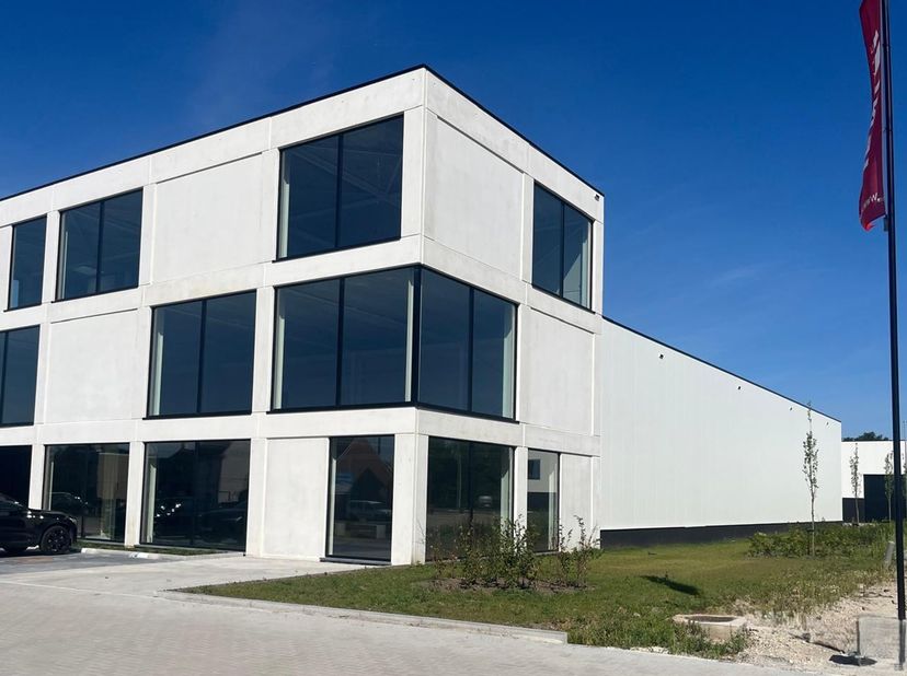 Bien professionnel à vendre
                    à 2900 Schoten