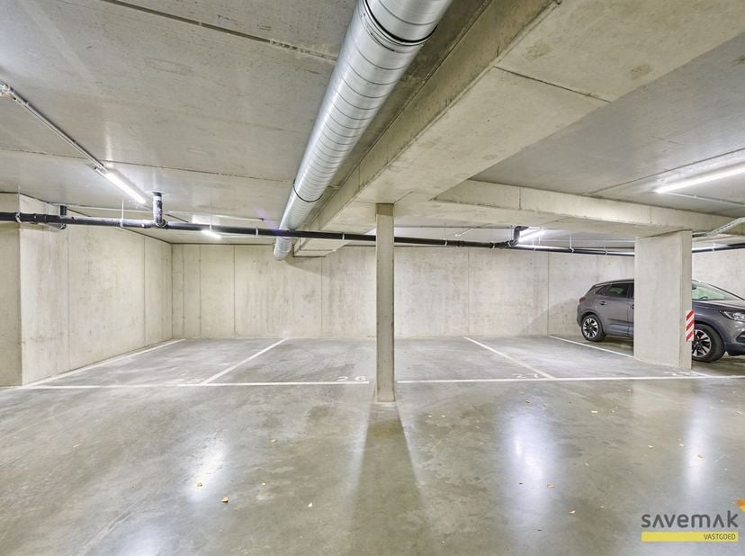 Parking souterrain dans la résidence Bascule.<br />
<br />
Située juste à l'extérieur du centre de Peer et à distance de marche des commerces.