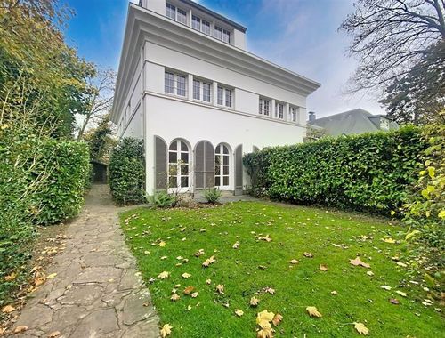                                         Maison à louer à Uccle, € 3.500

