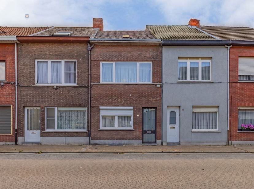 Deze charmante woning, gelegen in de Appeldonkstraat 141 te Willebroek, biedt een praktische indeling en heel wat mogelijkheden. <br />
<br />
Op he